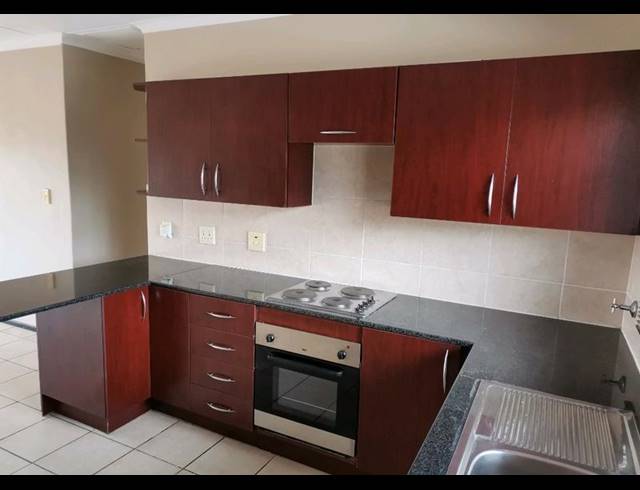 3 BEDROOM TOWNHOUSE FOR SALE IN SONNEVELD